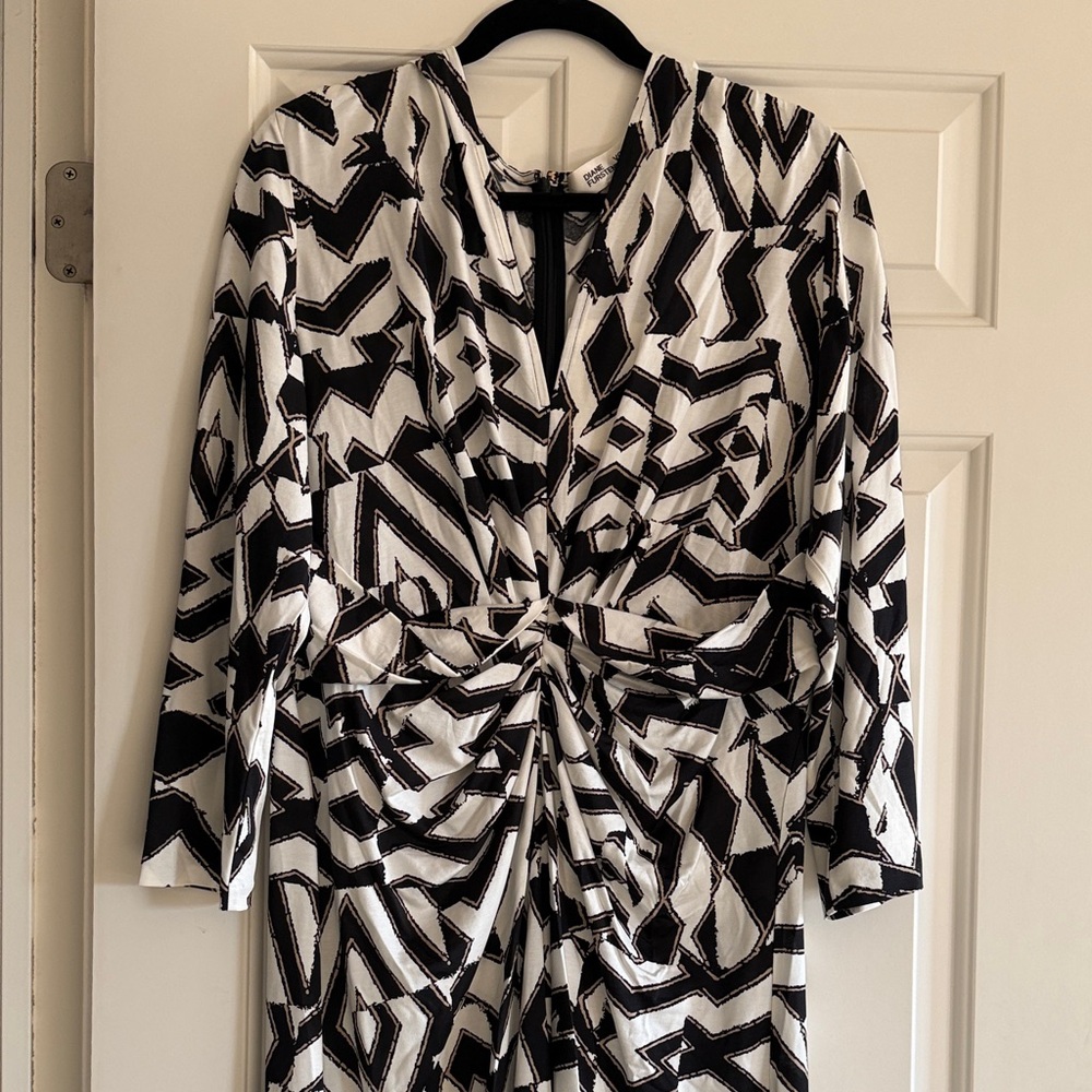 Diane Von Furstenberg Black & White Geometric Twist-Front Dress